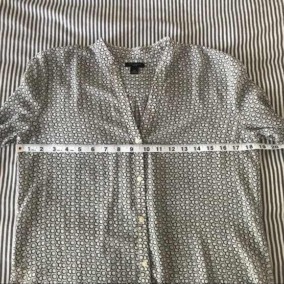 Ann Taylor Black and White Blouse SP - Picture 4 of 10